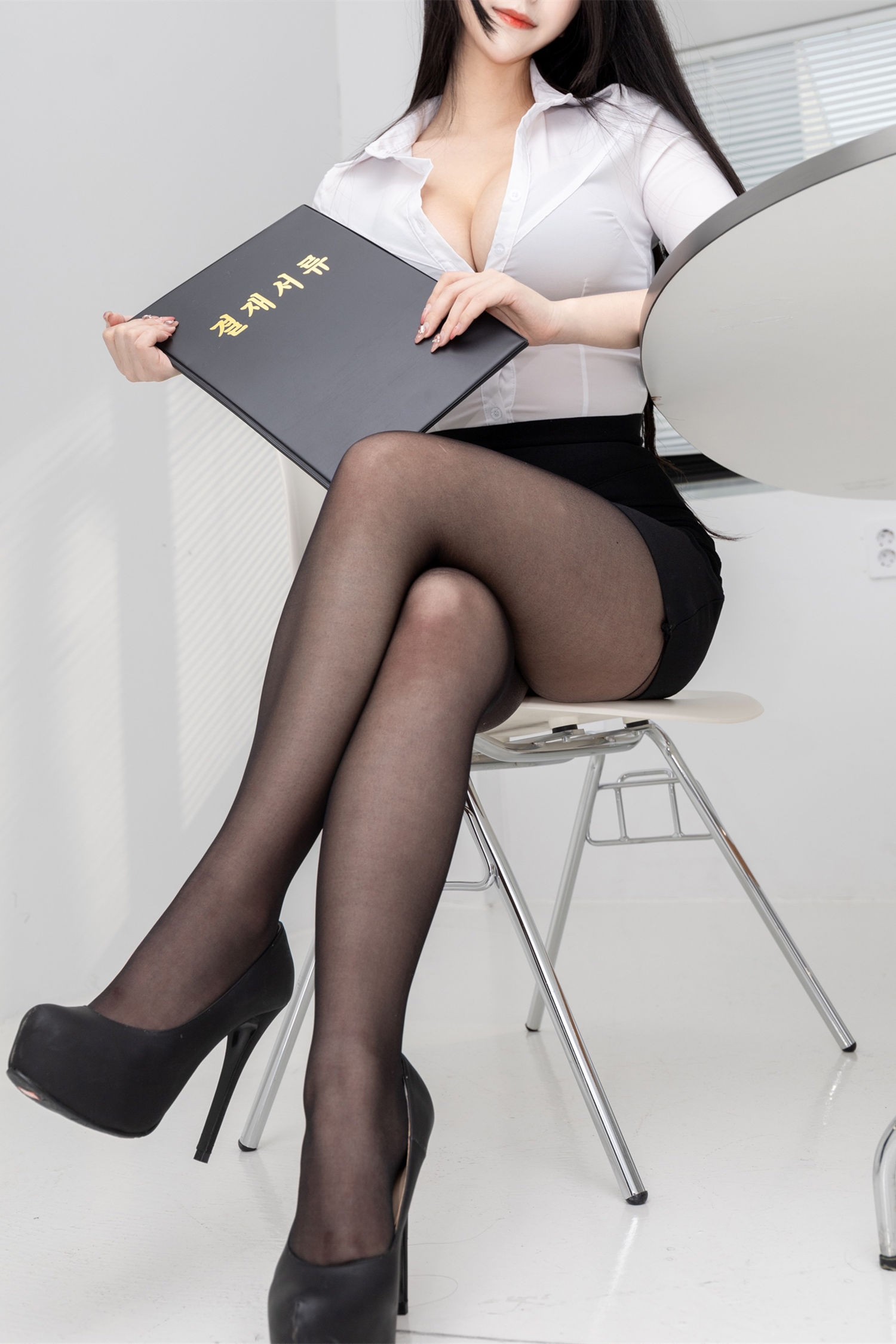 PUSSY LET SEOLHWA Office-COS世界