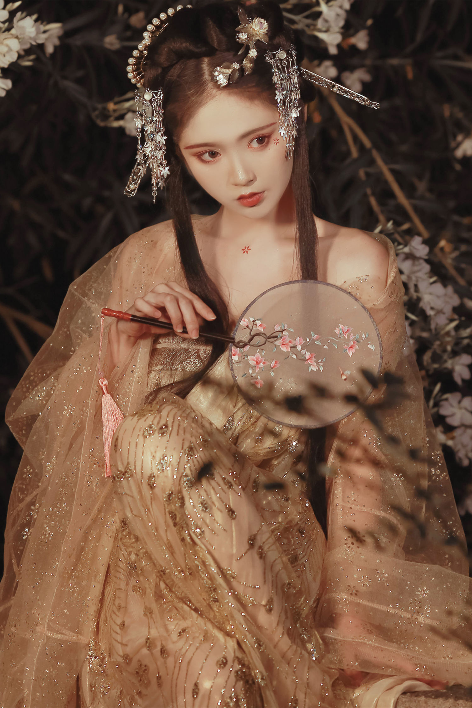 满身花影倩人扶-COS世界